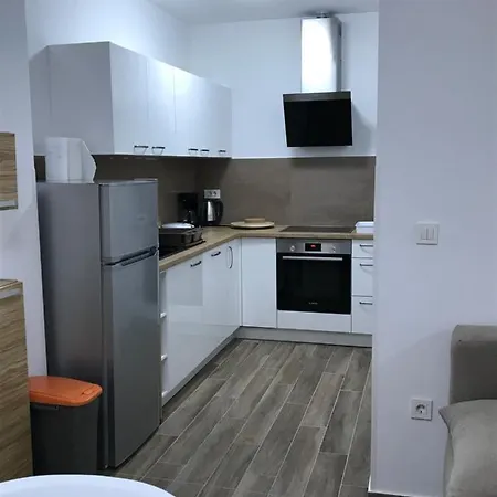 Matea דירה קרס